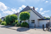 Einziehen und Wohlfühlen! Einfamilienhaus in Lemsahl-Mellingstedt - Hausfront