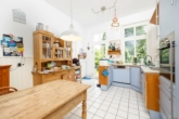 Ruhig und zentral - Beeindruckende Altbau-Villa im schönen Ahrensburg - Küche