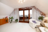 Zimmer mit Loggia_Geblurred - Blick auf die Alster? 2-Zimmer-Wohnung in Toplage von Hamburg