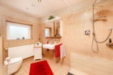 Badezimmer - Gepflegtes Einfamilienhaus in unmittelbarer Nähe zum Großen Segeberger See