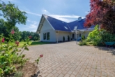 Haus Vorderansicht - Herrschaftliches Anwesen mit parkähnlichem Landbesitz in außergewöhnlicher Lage
