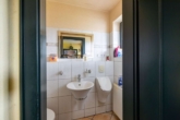Gäste-WC - Stadt, Land, Fluss – Diese großzügige Doppelhaushälfte bietet vieles