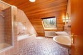 Stadt, Land, Fluss - Diese großzügige Doppelhaushälfte bietet vieles - Badezimmer