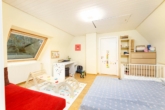 Zimmer OG - Willkommen in Billstedt – Einfamilienhaus in Sackgassenlage