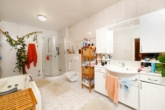 Badezimmer EG - Willkommen in Billstedt – Einfamilienhaus in Sackgassenlage