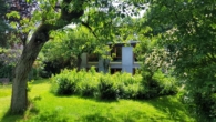 Garten Blick auf Haus - Großzügiger Bungalow in naturnaher Feldrandlage von Hamburg-Duvenstedt