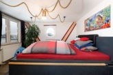 Schlafzimmer - Ihr Traumhaus auf dem Wasser: Modernes Hausboot mit exklusiver Ausstattung