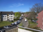 Blick vom Balkon - nach rechts - Vermietete Einzimmer-Wohnung inklusive TG- Stellplatz in Ahrensburg-West