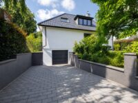 Einfahrt / Stellplätze