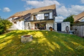 Garten mit Blick auf das Haus - Reserviert | Großzügige Doppelhaushälfte mit Garten und Balkon in Henstedt-Ulzburg