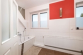 Badezimmer II - Reserviert | Großzügige Doppelhaushälfte mit Garten und Balkon in Henstedt-Ulzburg