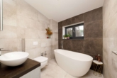 Modern, großzügig und effizient - Einfamilienhaus in Sasel - Badezimmer