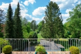 Balkon mit Blick zum Garten - Liebhaber, aufgepasst! Dachgeschosswohnung einer Jugendstilvilla in ruhiger 30er-Zone.