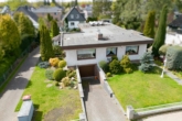 Ein Traum für jede Mehrgenerationsfamilie: Großzügiger Bungalow mit gemütlichem Einfamilienhaus - Komplettes Grundstück 1_Geblur