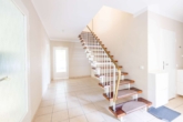 Treppenaufgang - Großzügiges Zuhause für die ganze Familie – Maisonette-Wohnung mit 165 m² in Hamburg-Meiendorf