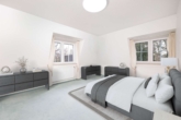 Schlafzimmer - Exklusive 6-Zimmer-Villa in Hamburg-Sasel mit großzügigem Garten und hochwertiger Ausstattung