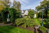 Ansicht auf Villa - Exklusive 6-Zimmer-Villa in Hamburg-Sasel mit großzügigem Garten und hochwertiger Ausstattung