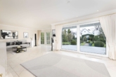 Wohnzimmer - Exklusive 6-Zimmer-Villa in Hamburg-Sasel mit großzügigem Garten und hochwertiger Ausstattung