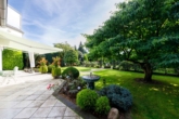Terrasse mit Brunnen - Exklusive 6-Zimmer-Villa in Hamburg-Sasel mit großzügigem Garten und hochwertiger Ausstattung