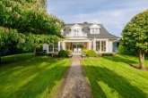 Gartensicht auf die Villa - Exklusive 6-Zimmer-Villa in Hamburg-Sasel mit großzügigem Garten und hochwertiger Ausstattung