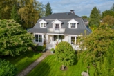 Ansicht Rückseite Haus - Exklusive 6-Zimmer-Villa in Hamburg-Sasel mit großzügigem Garten und hochwertiger Ausstattung